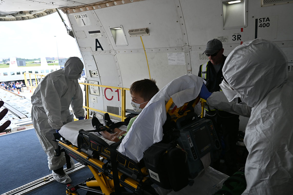 ASPRgov's tweet image. +50 partners participated the Tranquil Passport exercise, which tested our nation’s ability to transport & care for high-consequence infectious disease patients. Lessons learned will be used to enhance future responses.
Here, simulated patients were transported to @MedStarWHC.