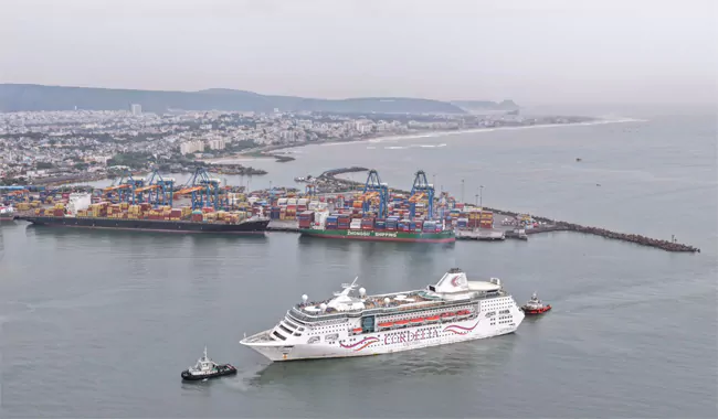 andhrudu12's tweet photo. విశాఖలో ప్రారంభమైన సముద్ర విహారనౌక
#CruiseTerminal #VICT #Vizag #VizagInternationalCruiseTerminal
@Tourism_AP
@APTDCofficial https://t.co/aUahyHdgwM