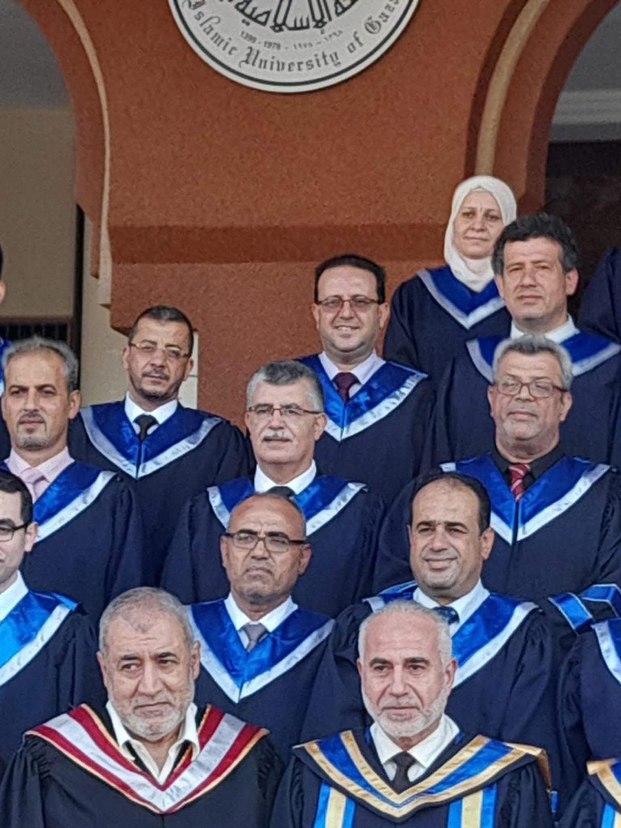Israel is killing Gaza’s medical leaders !
🚨Heartbreaking: The image was taken at a graduation ceremony of the Faculty of Medicine in Gaza.
Four of the doctors shown here were later killed by the Israeli army along with their families:
•Dr. Omar Farwana – Former Dean of the
