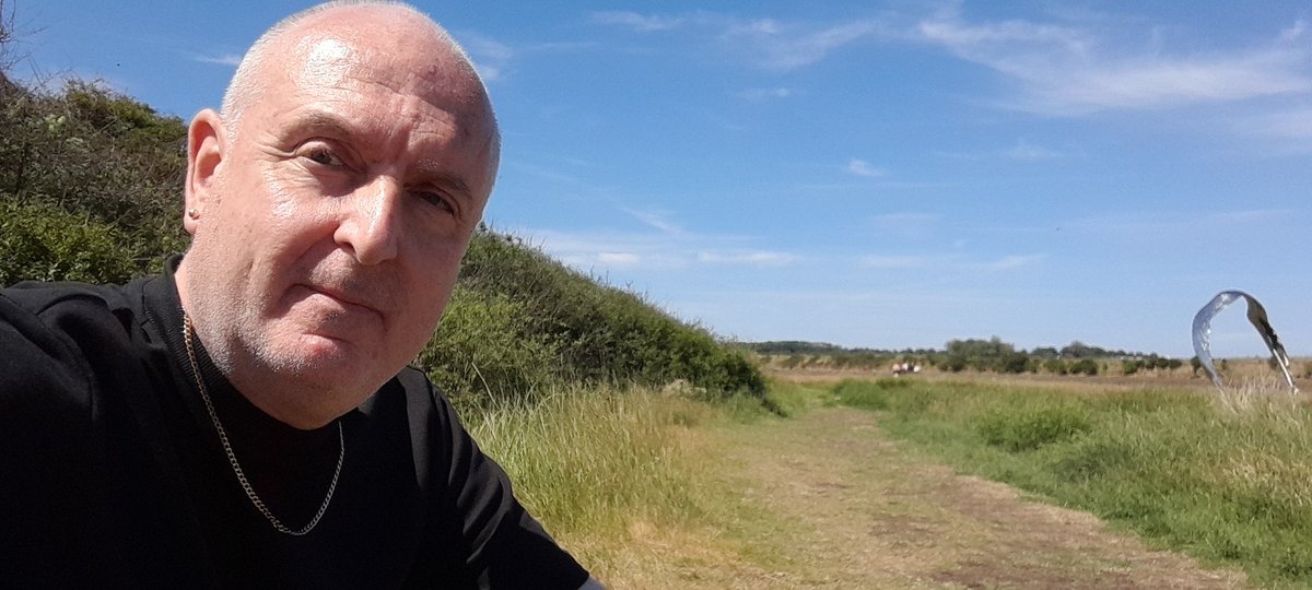 I will be releasing  2 album tracks in near future  they are from some years ago , I have decided  to present them as singles
#Spotify #Applemusic #amazonmusic  etc #worldwide #NewMusicAlert
