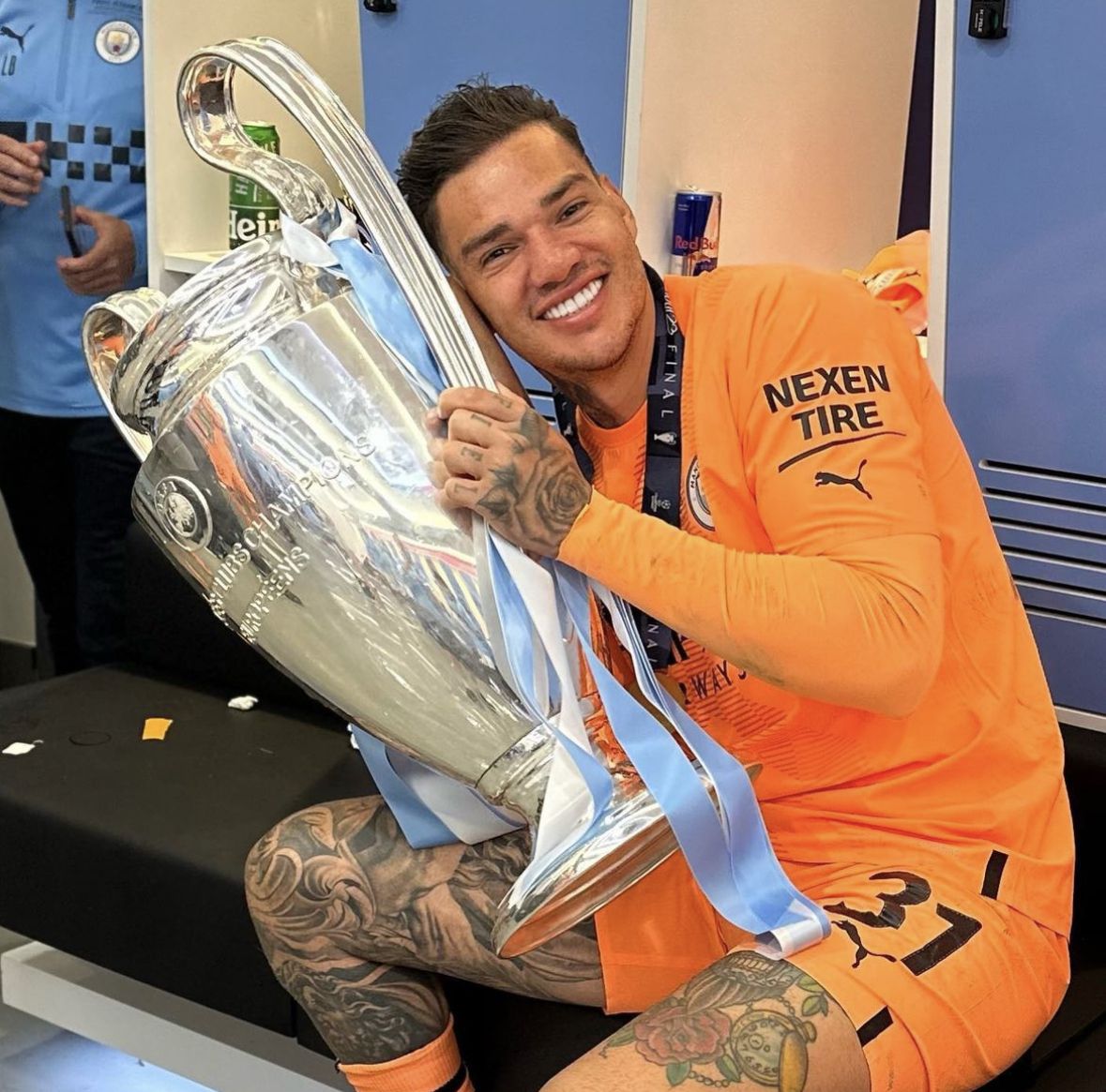 Sharpster84's tweet photo. See that trophy Ederson is holding? If it wasn't for his Goal keeping in the final 5 minutes of the final we'd have more than likely not won it. 6 time Premier League Champion, 3 times Golden glove winner plenty of other honours a Manchester City legend. #EDERSONIN @ManCity https://t.co/00OlJ6N3Yi