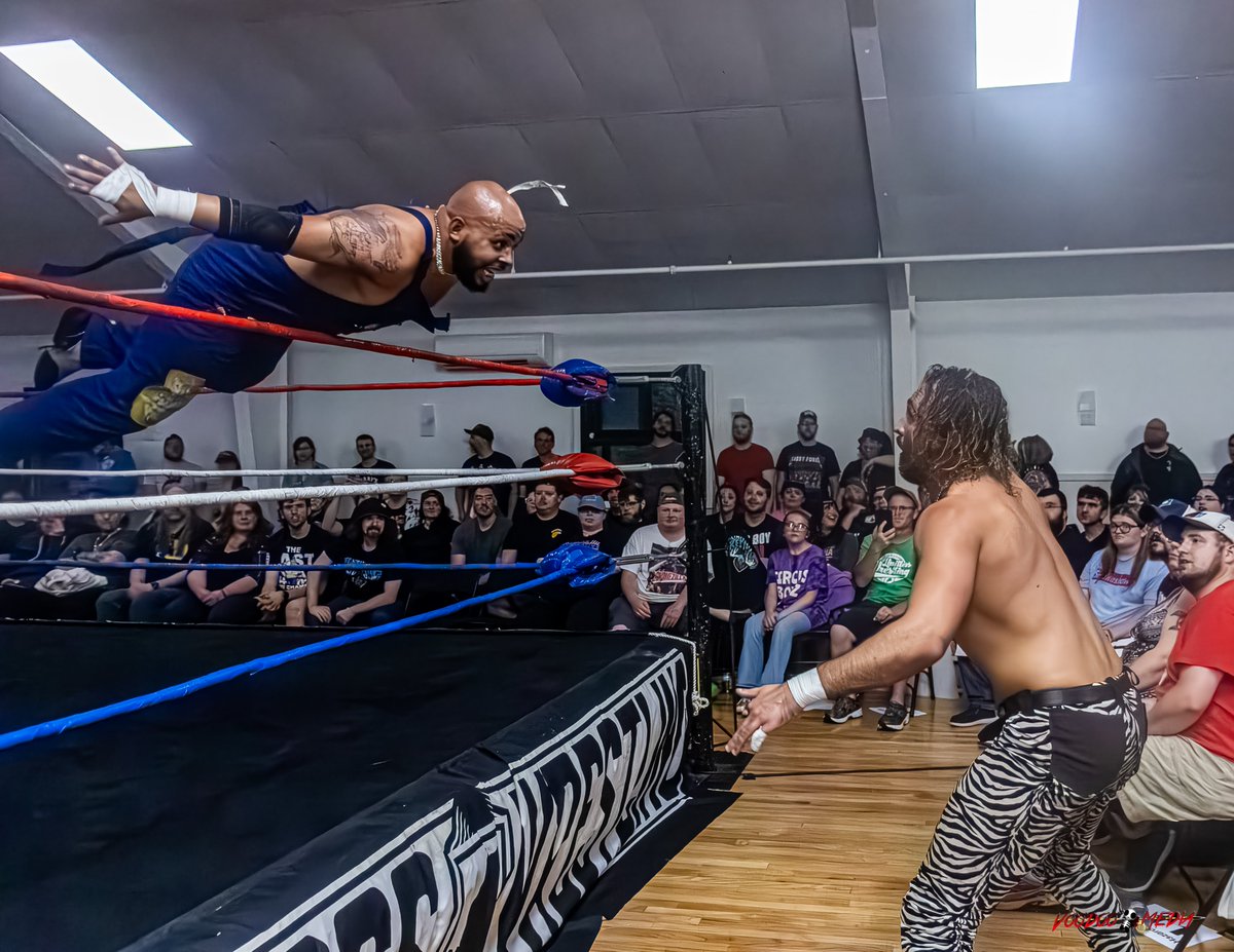 vmpix1's tweet image. Highlights from match 4 - Action:
@ThaReal_DC vs @@alternative_ag
Full Match:
vmpix.smugmug.com/Wrestling/Limi…
👊 @LWMaine #BeerlyLegal - 6/28/25