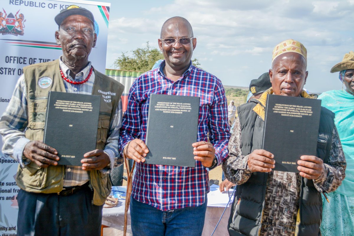 HISTORIC PEACE AGREEMENT SIGNED BETWEEN THE GABRA AND DAASANACH COMMUNITIES

HISTORY was made today as a landmark agreement between the Gabra and Daasanach communities was signed in Illeret, North Horr Constituency, Marsabit County.