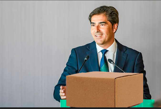Ángel Haro: " Aquí llevo la sala de trofeos del Betis para trasladarla al estadio de la Cartuja, no como otros !!!!