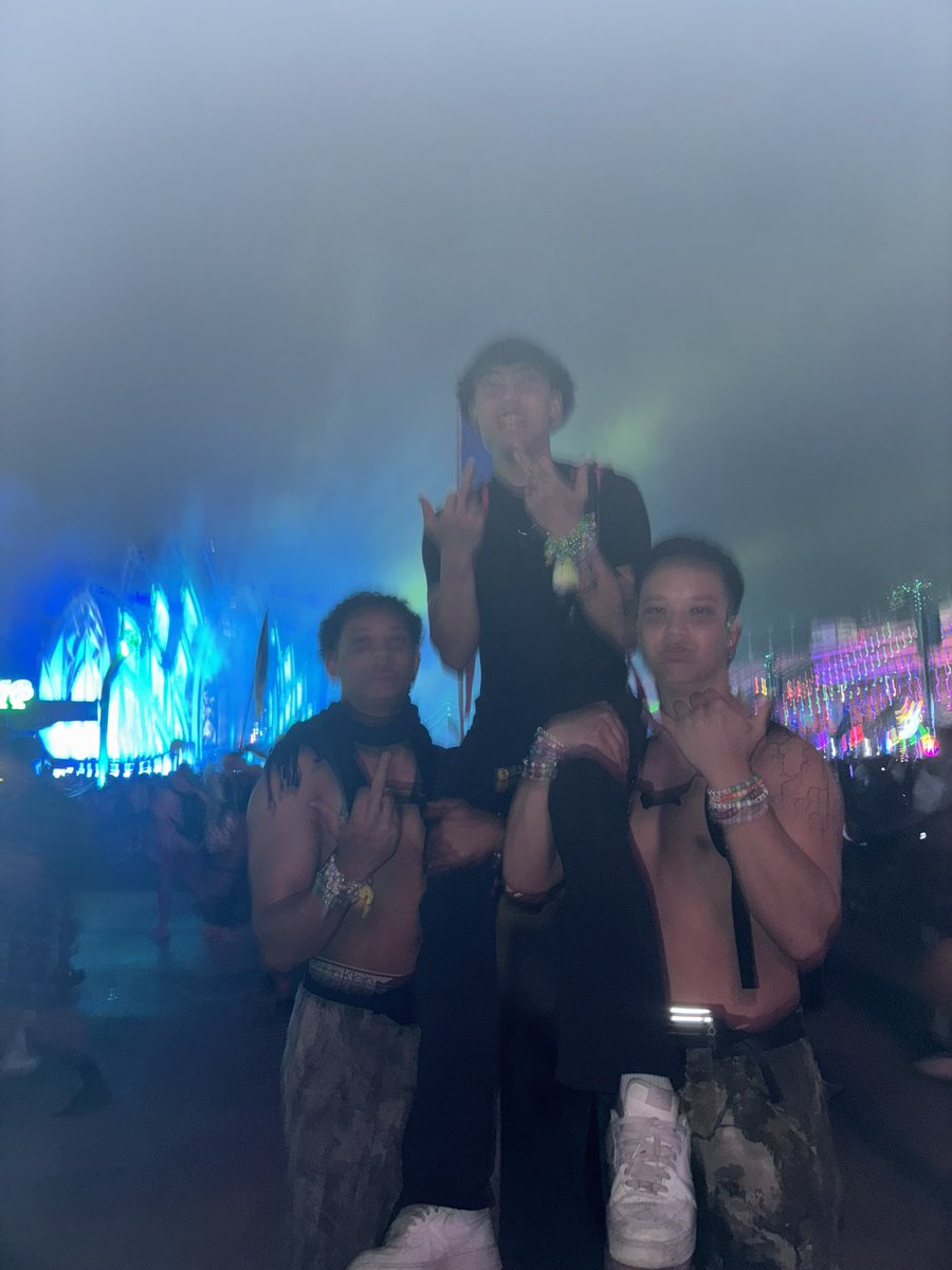 prxstnnn's tweet photo. Party Peopleeeeeeeee 🪩🕺 https://t.co/HCkovTpaBY