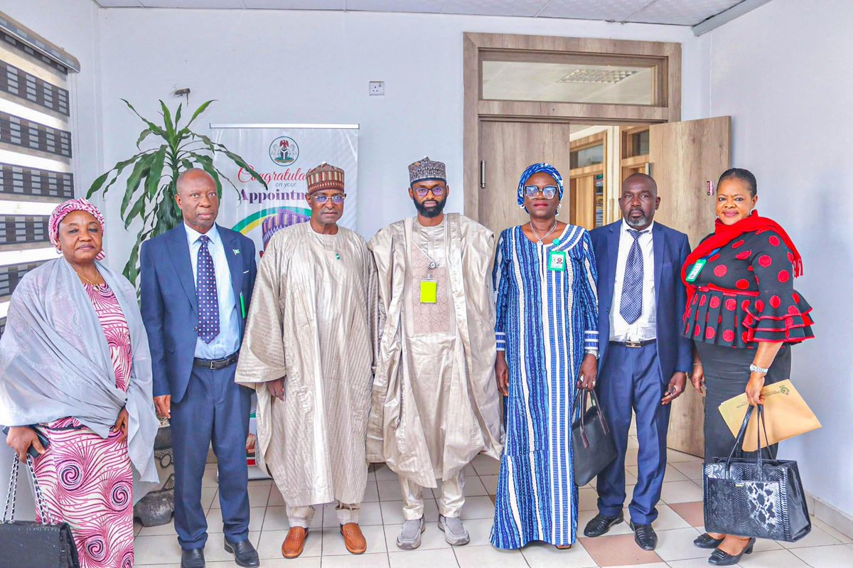 Today, I had the privilege of leading the management team of the Nigerian Agricultural Insurance Corporation (NAIC) on a courtesy visit to the Honorable Minister of the Federal Ministry of Livestock Development, Dr. Idi Mukhtar Maiha, at his office in Abuja.

Our discussions were