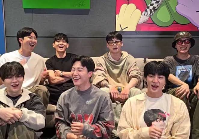 #Música

BTS, LA BOY-BAND MÁS GRANDE DEL K-POP VUELVE TRAS CUMPLIR EL SERVICIO MILITAR

El grupo surcoreano ha anunciado el lanzamiento de un nuevo disco y una gira mundial.