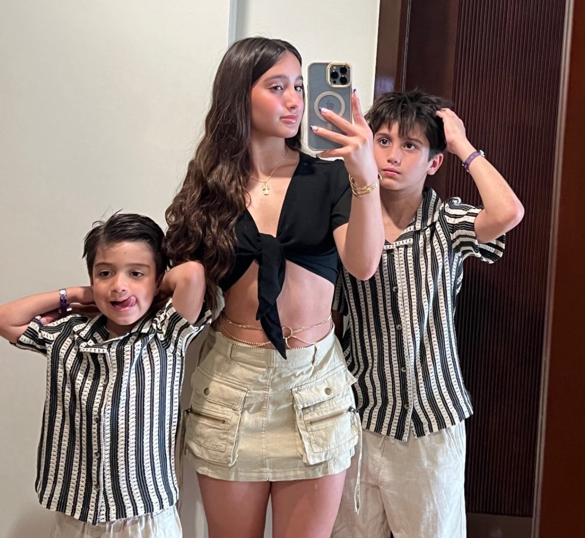 Lopez kids mirror selfie goes tough…

#LopezFam  #VacayTime  #Cancún  #Mexico