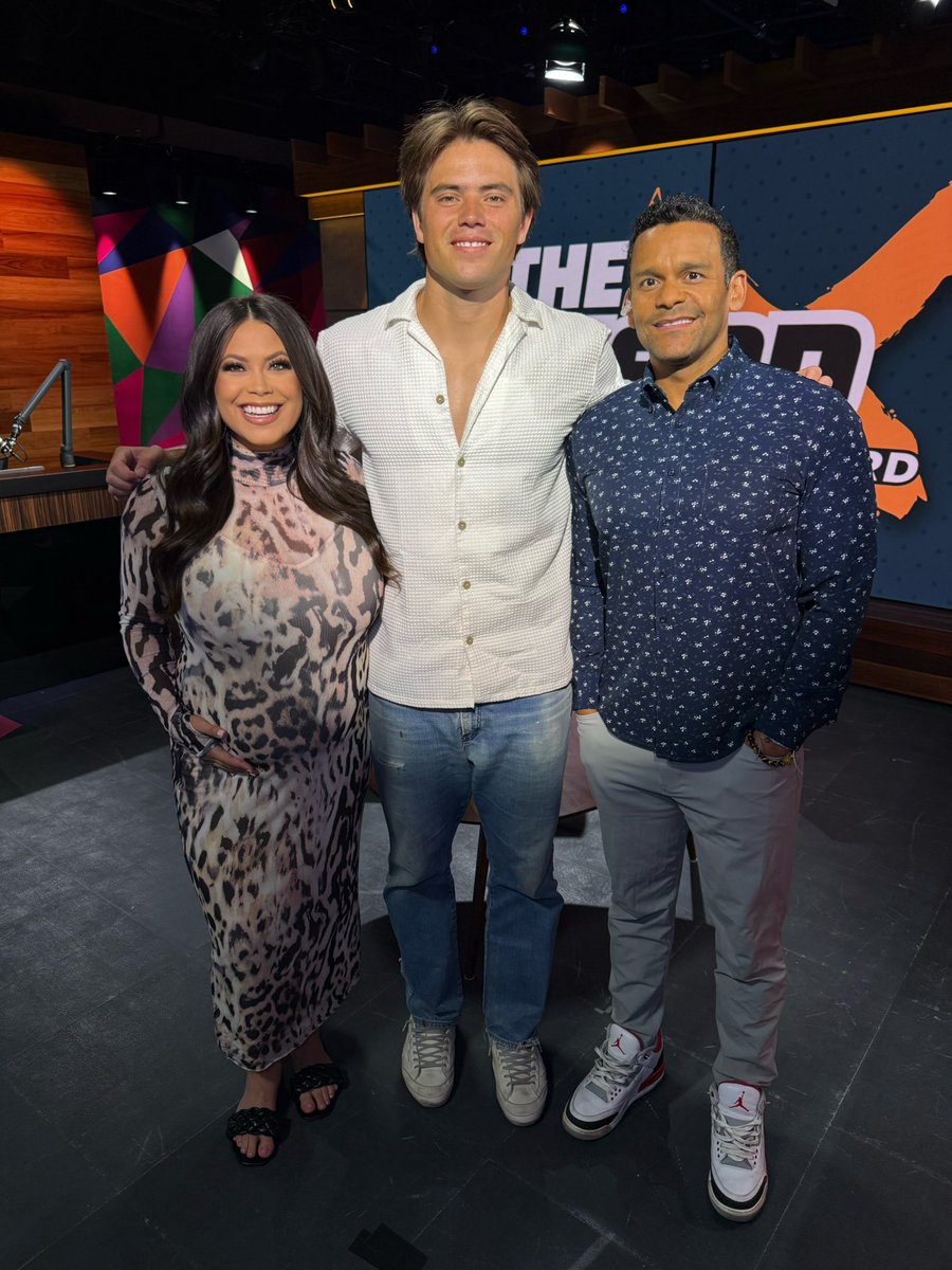 Alex_Curry's tweet image. What a rad and hilarious human 😂🙌🏽 never change @camerondicker 🏈 

@TheHerd @chargers @jasonrmcintyre