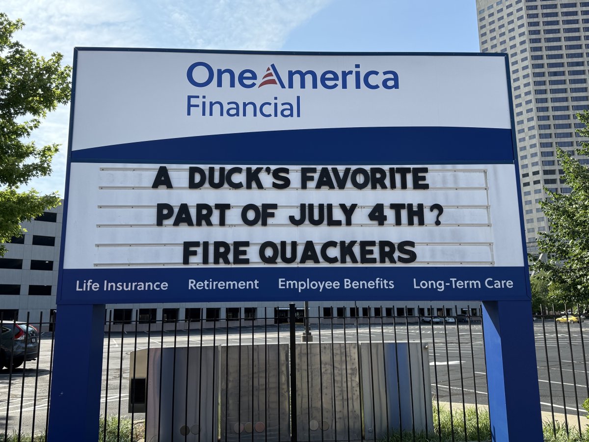 OneAmerica's tweet image. When a duck has no money for fireworks he just asks the store to put it on his bill! 🦆
#CelebrateJuly4th #OneAmericaSign #Indianapolis #IndependenceDay