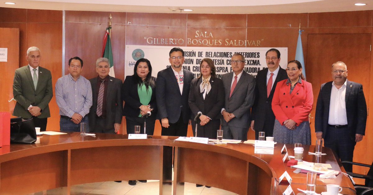 Pedro Vázquez González (@pedro_vazquez_g) on Twitter photo Al recibir, en mi calidad de Pdte. de la <a href="/RelExtDiputados/">Comisión de Relaciones Exteriores MX 🇲🇽</a>, a la <a href="/EMBAJADAHNDMEX/">Embajada de Honduras en México</a>, Excma. Sra. Sonia Cruz de Aspra y al cónsul Héctor Amador, les externé que la relación 🇭🇳 🇲🇽 va más allá de la diplomacia formal; es una alianza sólida de solidaridad y respeto mutuo Al recibir, en mi calidad de Pdte. de la <a href="/RelExtDiputados/">Comisión de Relaciones Exteriores MX 🇲🇽</a>, a la <a href="/EMBAJADAHNDMEX/">Embajada de Honduras en México</a>, Excma. Sra. Sonia Cruz de Aspra y al cónsul Héctor Amador, les externé que la relación 🇭🇳 🇲🇽 va más allá de la diplomacia formal; es una alianza sólida de solidaridad y respeto mutuo