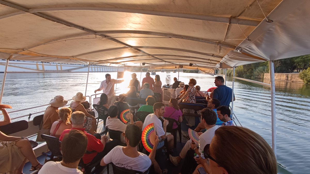 ¡Mil gracias por acompañarnos! 🙌 El pasado sábado nuestra Ruta Guiada en Barco por Sevilla y sus Puertos fue un éxito rotundo con ¡40 asistentes! 🚤☀️
Gracias por vuestra energía, ¡sois geniales!
#Sevilla #Guadalquivir #RutaEnBarco #TurismoSevilla  #SevillaHistórica