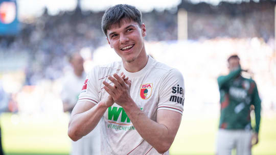 Wie 90Plus berichtet, gab es mehrere Angebote für Mert Kömür, teilweise sogar über 10+ Mio
Unter den Interessenten waren unter anderem Monaco, Freiburg, die Eintracht und der VfB
Auf Angebote ging man derweil nicht ein und verlängerte mit ihm
Unterschrift wird am Freitag erwartet