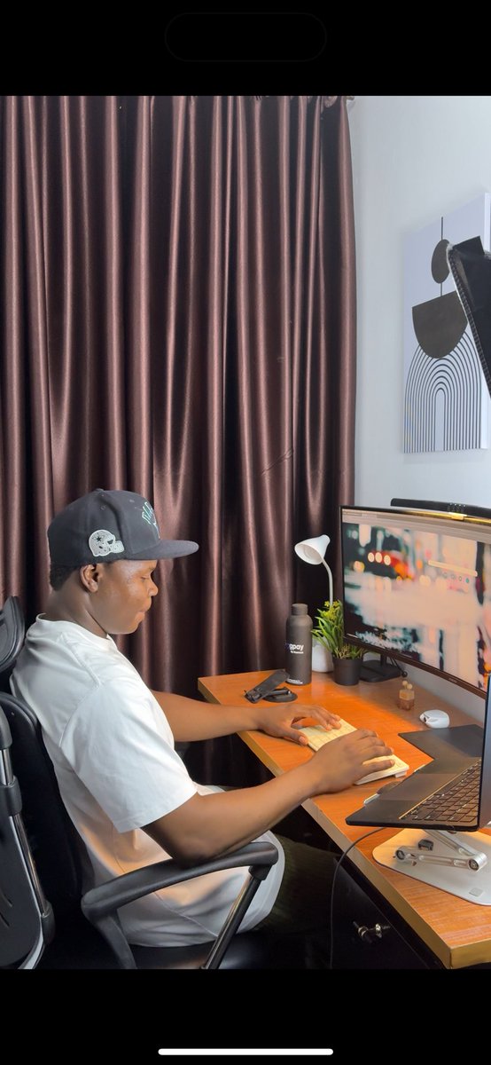 A little reintroduction 👋 

I’m Victor, a Certified Webflow partner, I build websites on <a href="/webflow/">Webflow</a> 

I mostly talk about work here, but also sometimes freelance work. 

Thanks for following along!