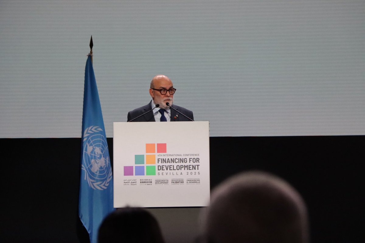 EmbaVEespana's tweet photo. Viceministro Rubén Darío Molina exige en Sevilla el levantamiento completo e incondicional de las MCU contra Venezuela #FFD4 https://t.co/cbVm7CsPAJ https://t.co/suauwBYrSw
