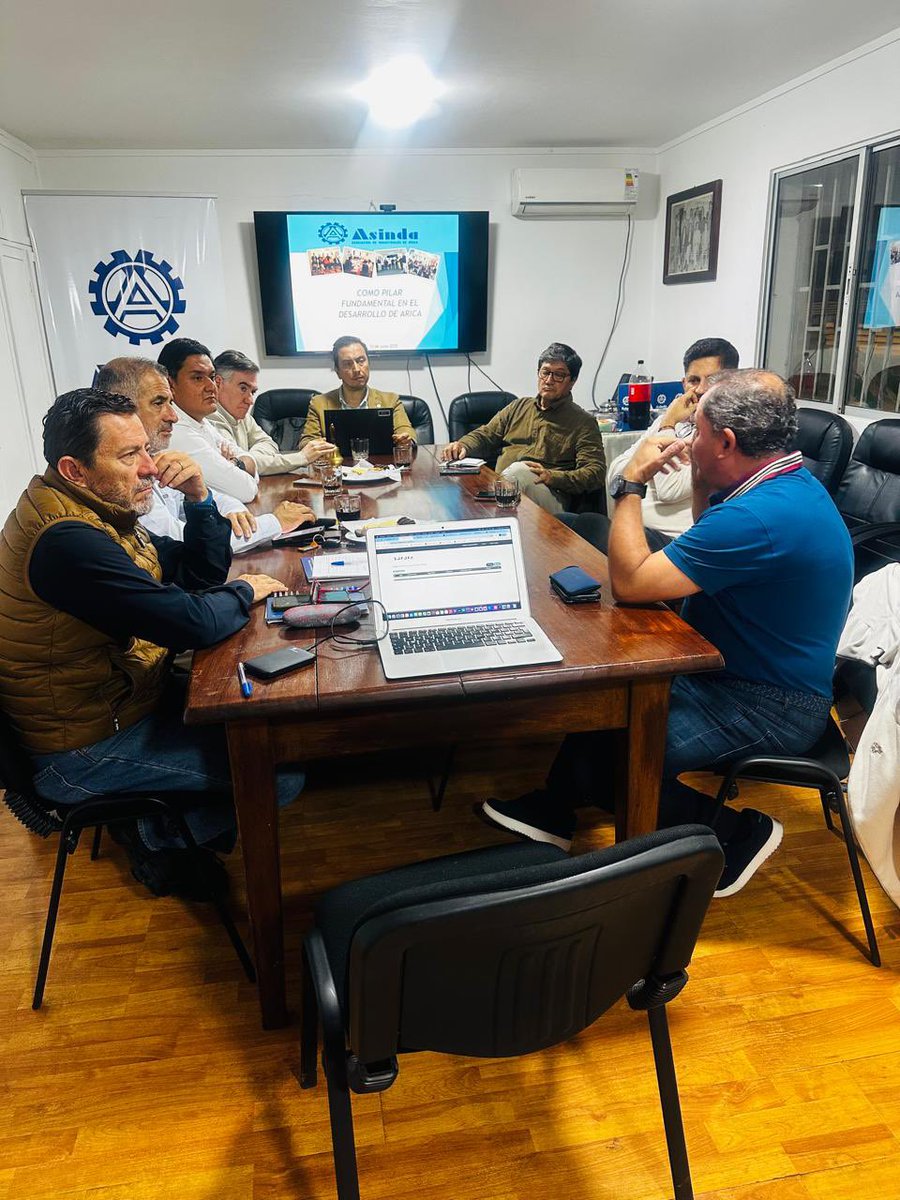 Con el objetivo de fortalecer los lazos con el sector productivo regional, el gerente general zona norte de Ambipar-Recynor, Alvaro Valenzuela, sostuvo una reunión de trabajo con el Presidente de la Asociación de Industriales de Arica Daniel Navarro y Directorio  <a href="/asinda_arica/">Asociación de Industriales de Arica</a>