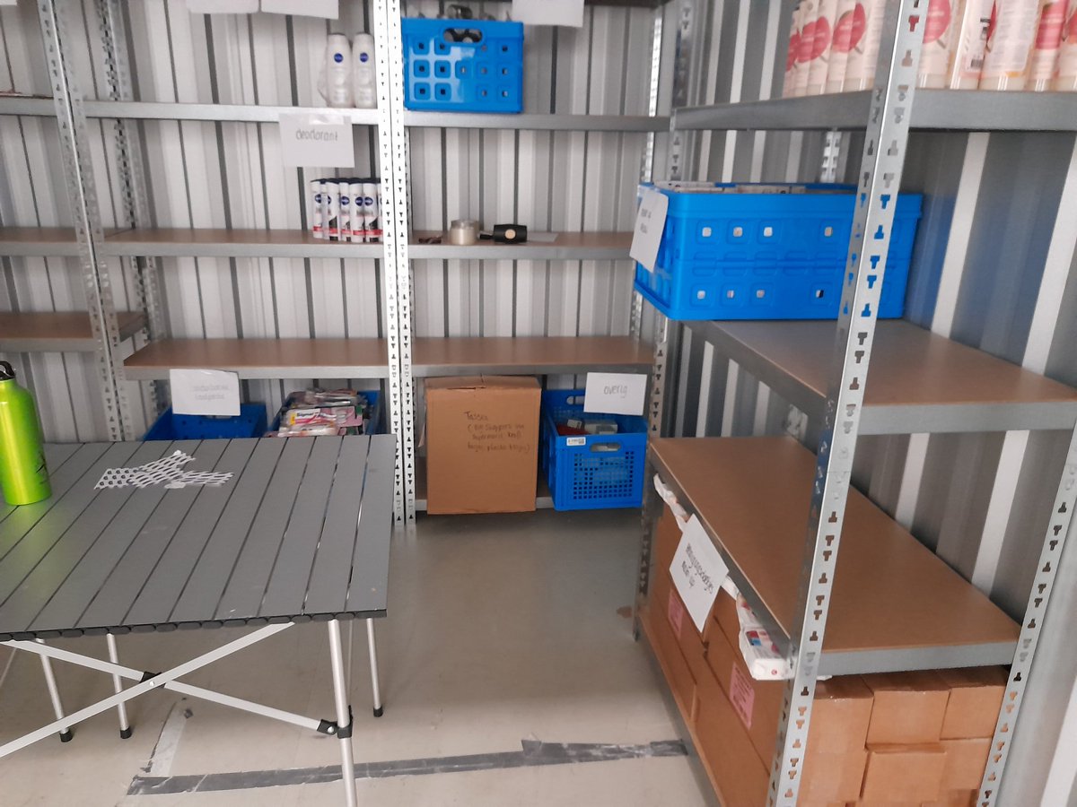Na onze laatste actie zijn de schappen verzorgproducten voor minima redelijk leeg. We vroegen u of u 200 flessen shampoo wilde doneren. Er zijn er al 171 gedoneerd,  nog maar 29x 2,25 te gaan. Helpt u mee door 2,25 te doneren of te retweeten?  bunq.me/StichtingLifeW…