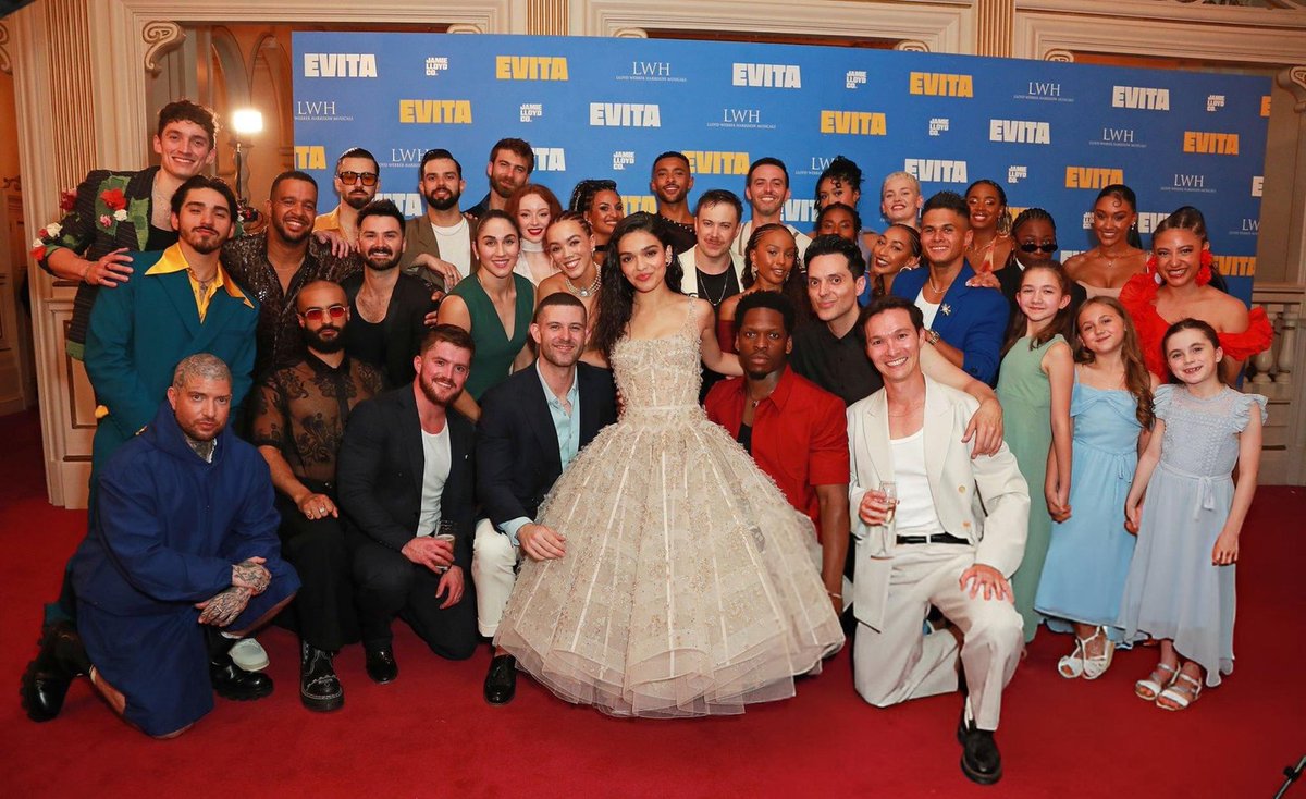 OfficialALW's tweet image. "Rachel Zegler is absolutely amazing" - ALW
📸 A few favourites from the incredible opening night of @EvitaMusical
#Evita #RachelZegler #AndrewLloydWebber