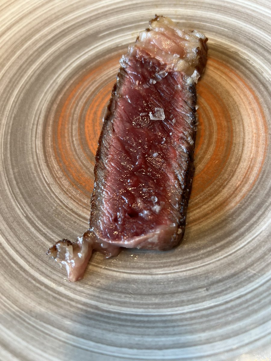 Que gusto que <a href="/igNachoSolana/">Ignacio Solana Perez</a> te sorprenda con lo que  el crea apropiado, pues lo mismo aparece un plato creativo como esta Ostra con veloute’ de Alcaparras perfecta de equilibrio y sabor que una Chuleta de Vaca Tudanca que,si ha pastado en cimas altas,tiene ese  gran sabor a caza