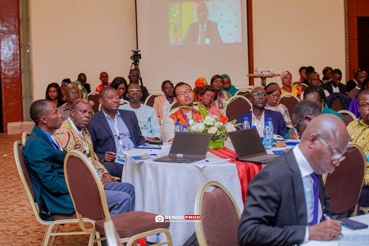 UNHCR_CAR's tweet image. #ForumdeHautNiveau sur les déplacements forcés.
✅️ Une feuille de route adoptée
✅️ Des engagements d'extension du secteur privé dans les zones d'accueil & de retour
✅️ Des engagements du @GouvCF à faciliter l'environnement des affaires.
#CARSolutions #SolutionsPourCAR