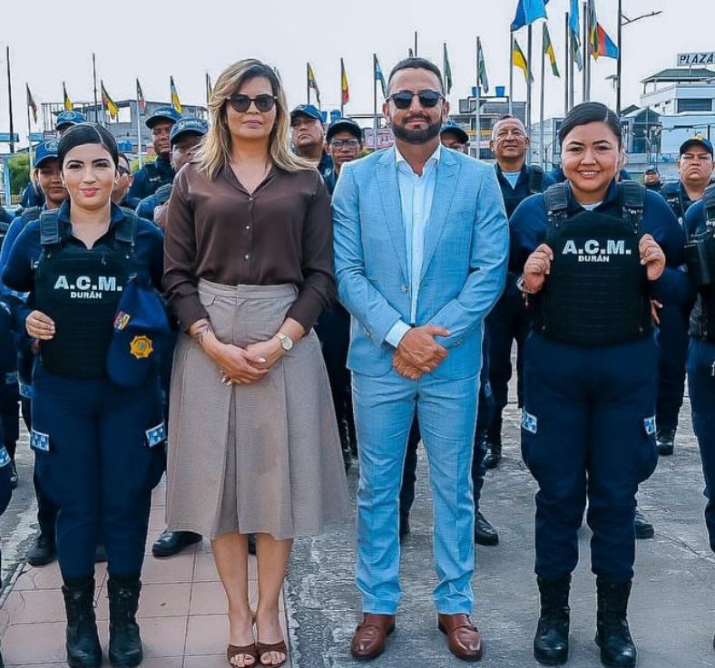 SinViolenciaEs's tweet photo. DENUNCIA!!
JAVIER ECHEVERRÍA alias El Marino (ExSoldado Raso @armada_ecuador) Director Justicia Vigilancia @AlcaldiaDuran, testaferro de @CHONILLOec y miembro activo #ChoneKillers, investigar @PoliciaEcuador @FiscaliaEcuador, dueño del Municipio y viaja a Miami cada mes @ICEgov. https://t.co/5A2Zc9JcEJ