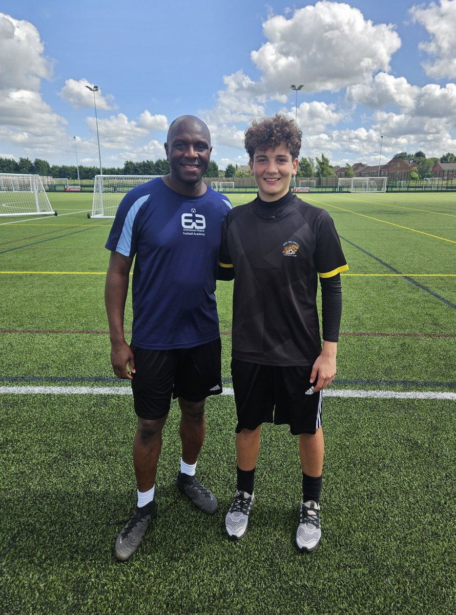Our very own Emmerson Boyce giving our Australian guest the very best 121 training &amp; knowledge as he gets in a few days preparation before our big International Tournament next week. 

SMS7V7 starts Tuesday 3pm, FREE ENTRY, BL6 4AW 📌

#SMS7V7 #NextGeneration #PathwayToGreatness