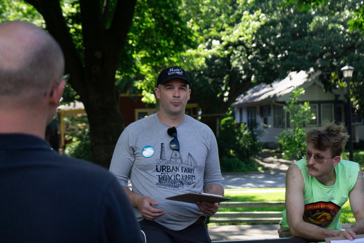MichaelforParks's tweet image. We had a picture perfect summer day in Kingfield yesterday canvassing neighbors in collaboration with @sorenmpls and @OmarFatehMN!
