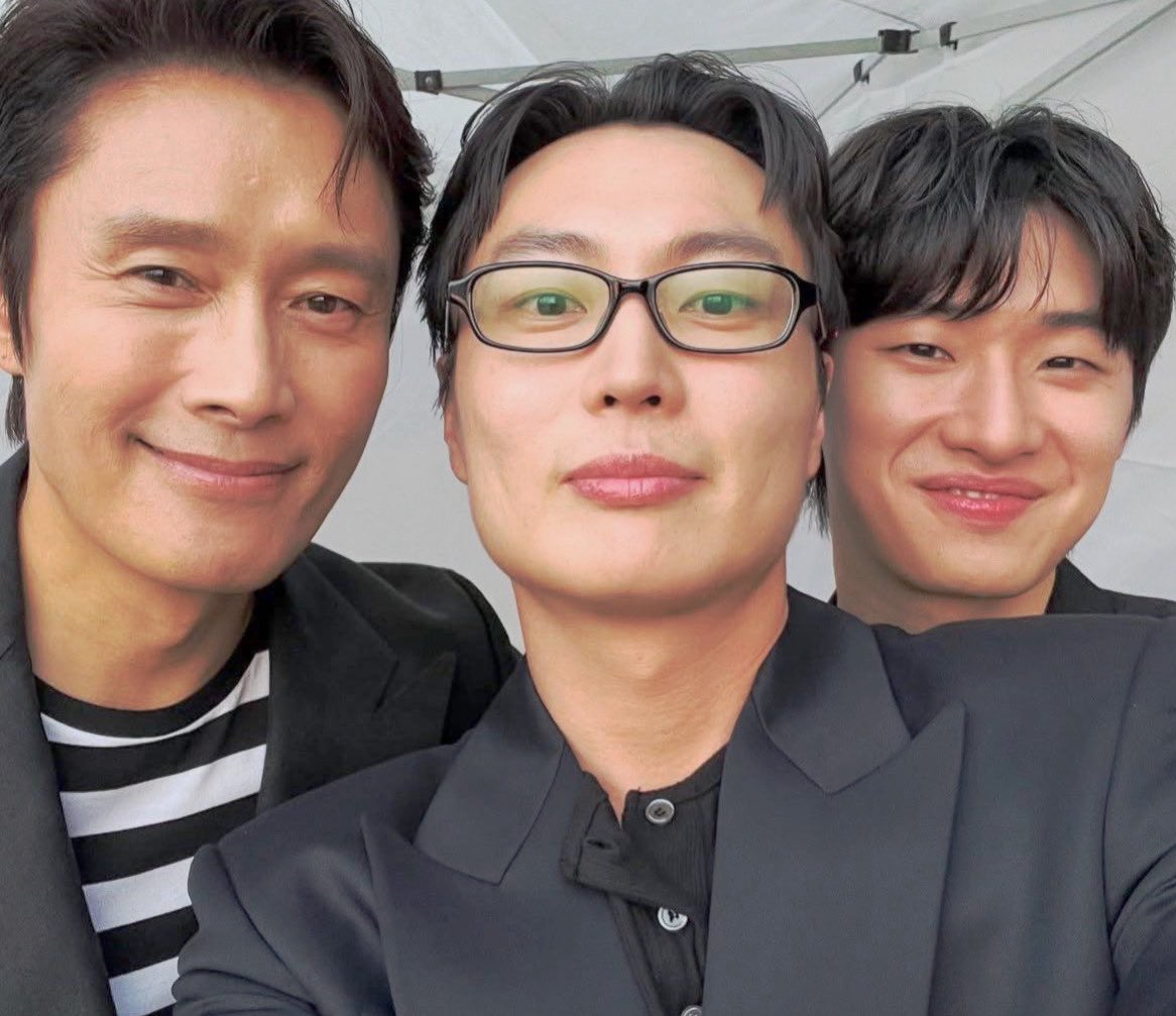 tearsdebts's tweet photo. hello,  I’m with my bros.  ʰᵉˡᵖ ᵐᵉ ᵖˡˢ https://t.co/Q3H50qhwvE