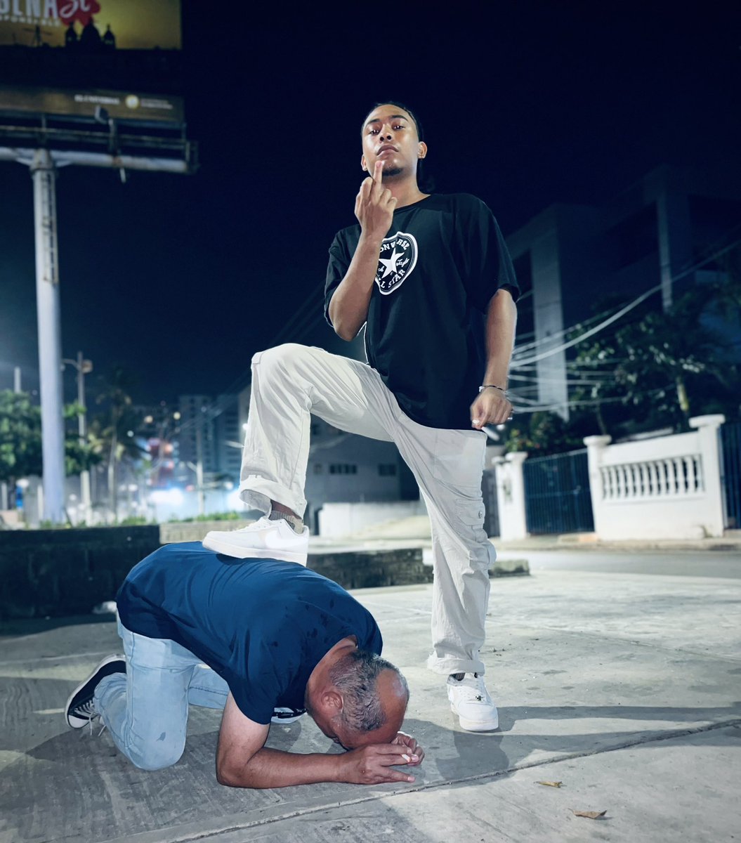 RT if you want to be in his place
DM me to be next, I'll choose if you're ready to be stepped on by me. 🧦
#master #cashmaster #findom