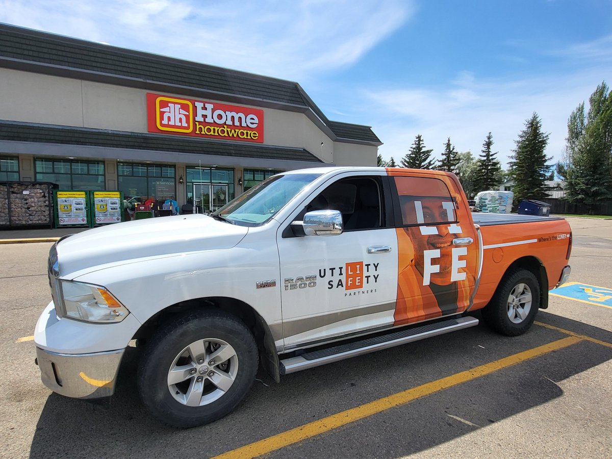 DigSafeMetroYEG's tweet image. The @homehardware store in Beaumont, Alberta plays a part in the solution for #SafeDigging. They have #KnowWhatsBelow pamphlets available at their Customer Service counter. They have a large, vintage #ClickBeforeYouDig sign at their checkout station. Thank-you for your support!