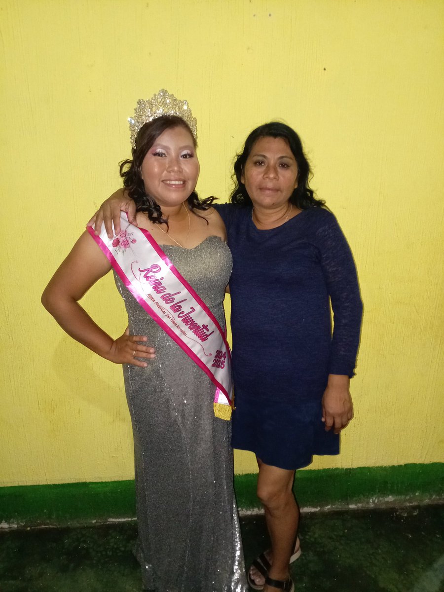 YuneisyAche's tweet photo. “𝐺𝑟𝑎𝑐𝑖𝑎𝑠 𝐷𝑖𝑜𝑠, 𝑝𝑜𝑟 𝑒𝑥𝑎𝑐𝑡𝑎𝑚𝑒𝑛𝑡𝑒 𝑡𝑜𝑑𝑜”✨👑
¡¡Gracias familia siempre estan a mi lado y me apoyan en cada logro que hay en mi vida los amo!!❤️🫂🥰 💫 https://t.co/UaWFsPKv2E