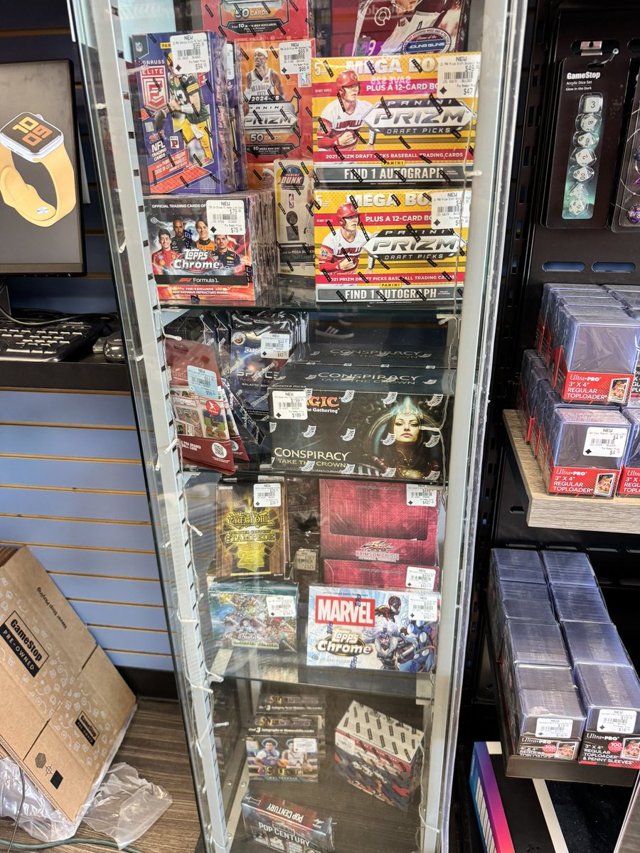 rychustore's tweet image. Tempted to buy this and rip them packs #marvelchrome #toppsmarvelchrome #marvelcards #rychustore #tradingcards #marveltradingcards