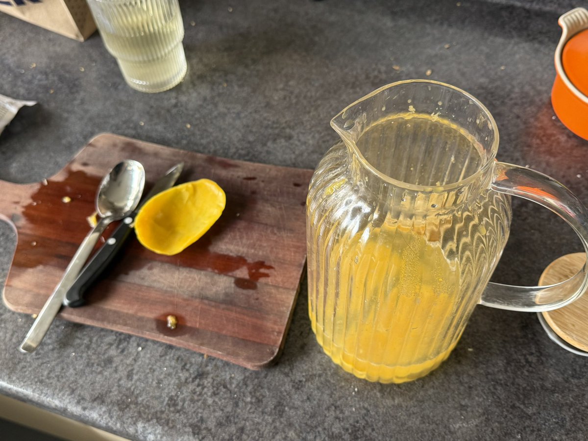 lacomoderdeval's tweet image. agua de jamaica con mango