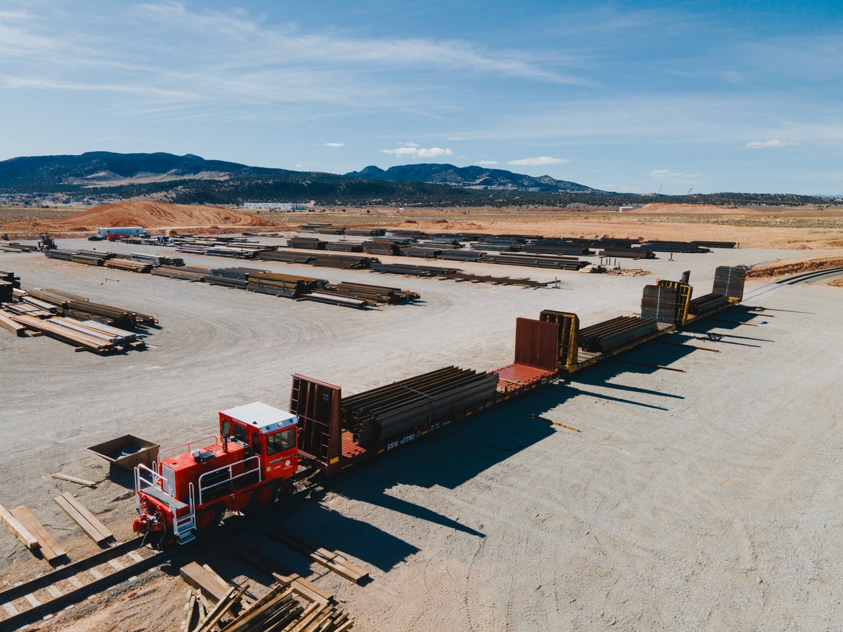 UTPortAuthority's tweet image. BZI Innovation Park is officially open! With 600+ railcars already delivered, this 820-acre site in Iron County is boosting the economy, cutting emissions, and building Utah’s logistics future.
inlandportauthority.utah.gov/all-news/uipa-…
#RailSync #UIPA #IronSpringsProject