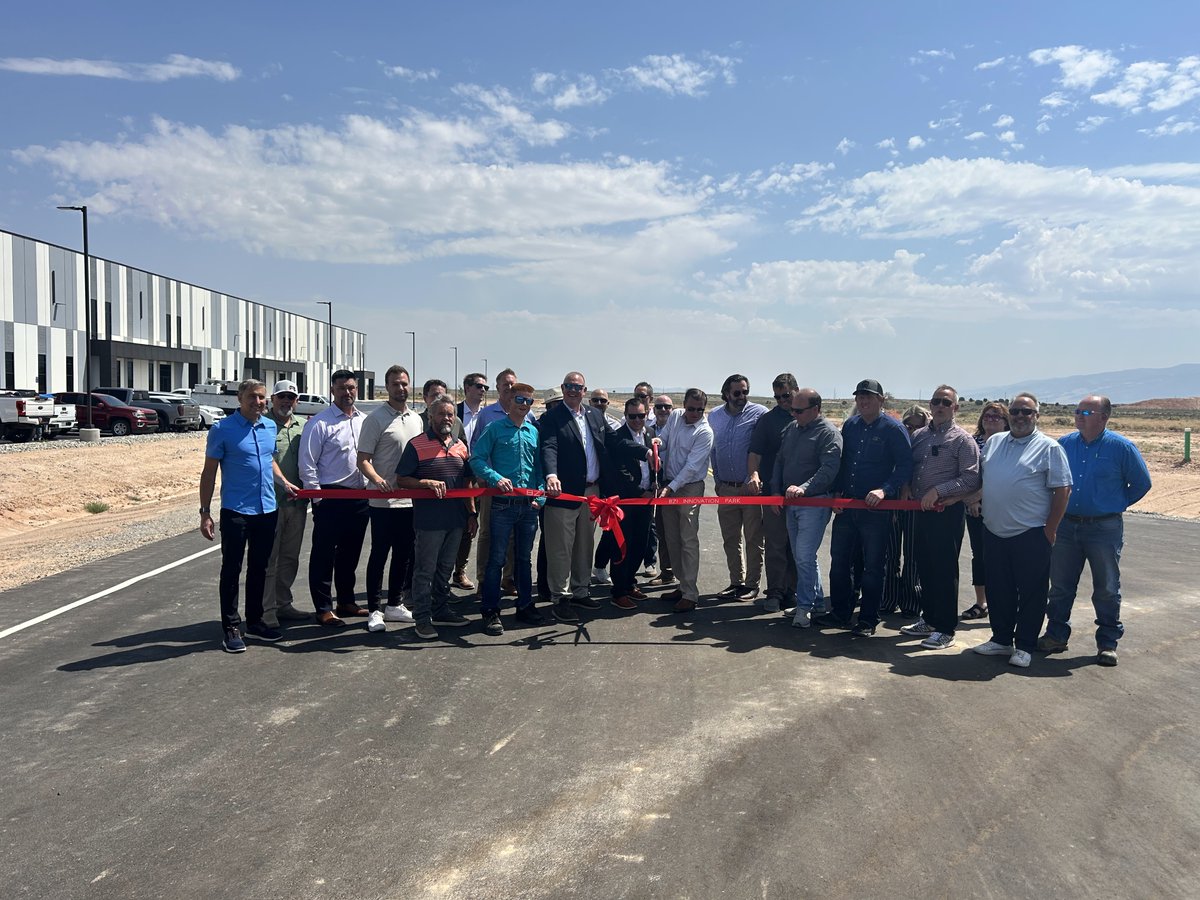 UTPortAuthority's tweet image. BZI Innovation Park is officially open! With 600+ railcars already delivered, this 820-acre site in Iron County is boosting the economy, cutting emissions, and building Utah’s logistics future.
inlandportauthority.utah.gov/all-news/uipa-…
#RailSync #UIPA #IronSpringsProject