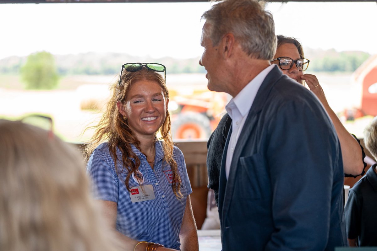 What are the Skyhawk Aggie students doing this summer?  Agricultural Business Senior, Lainey Hutchison, is the Ag in the Classroom intern for TN Farm Bureau.  Here she is yesterday with TN Governor Lee at a signing event.  Thanks TFBF!  #SkyhawkSummer