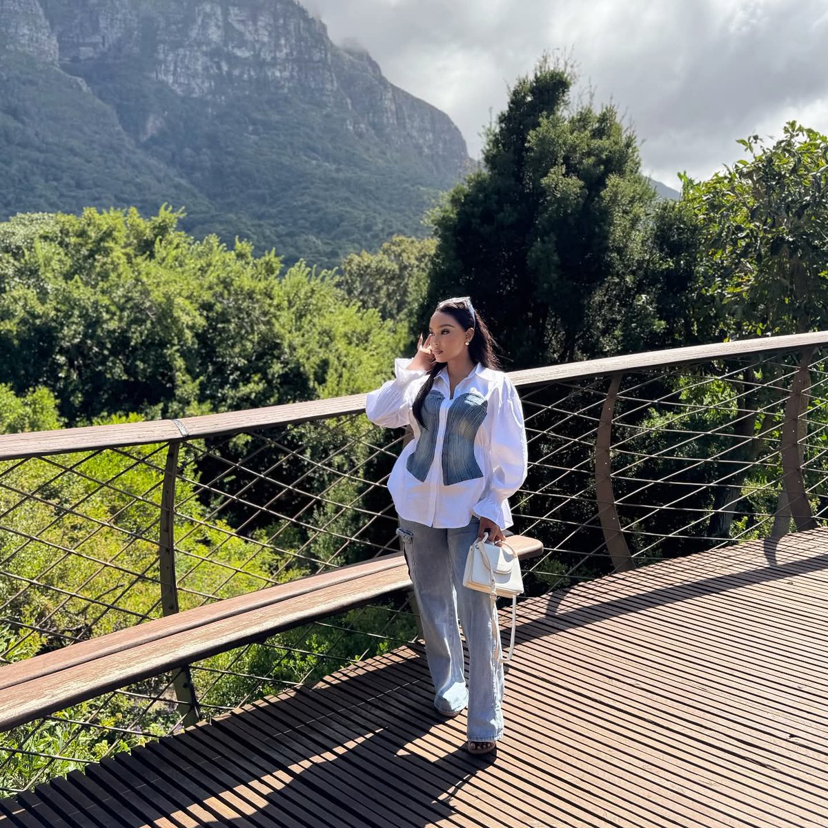 Jillian56539779's tweet photo. Nature’s finest masterpiece: lush greens, mountain dreams, and a little magic in between 🌿⛰️ #ChasingViews #BotanicalBliss https://t.co/dY0SKsbIIm