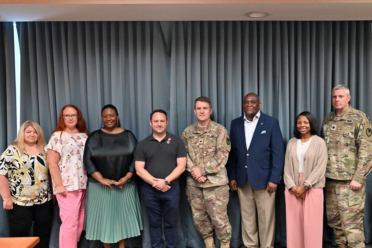 Congratulations to Mr. Jesse Lecroix, financial management analyst with #ArmySMDC, on his retirement from federal civilian service!