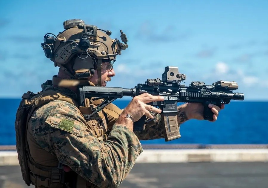 HecklerAndKoch's tweet image. Enjoying some range time with the M27 RWK on the deck of the USS Somerset, Pacific Ocean.