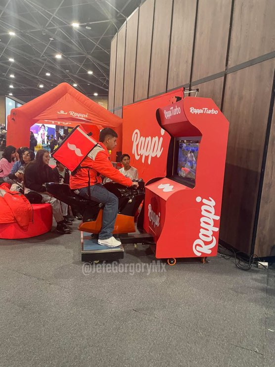 El gran Kivitoys lavando todos los días la 03 para ir a dejar pedidos