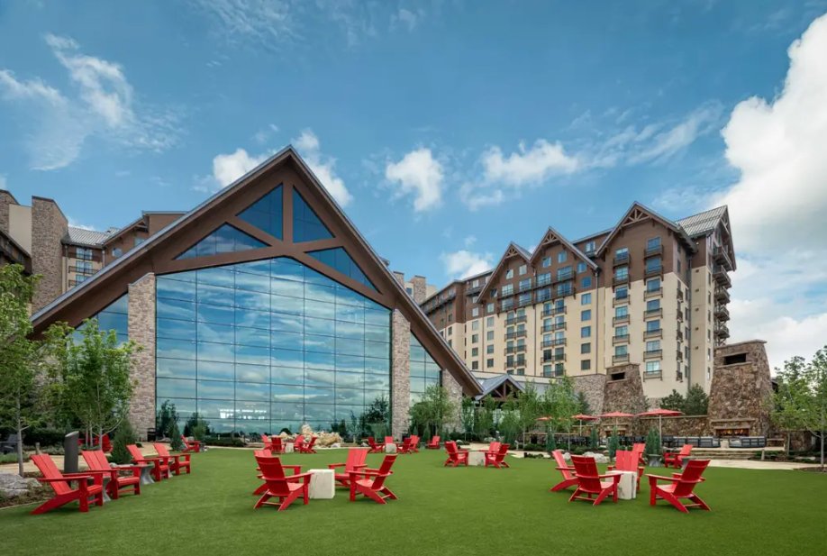 Encore is hiring! 🎉 Join us as a Sales Manager at the stunning Gaylord Rockies Resort in Aurora, CO. Bring your AV tech sales experience &amp; passion for hospitality to craft unforgettable events. Apply now: ow.ly/Hntg50W5C3G

#SalesJobs #Encore #NowHiring