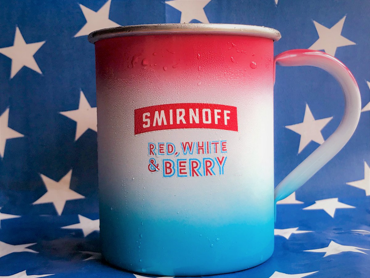 MacsWoodGrilled's tweet photo. #July4th specials running July 3-6! We're featuring: $5 Revolution Brewing Freedom Lemonade Cans, $5 Smirnoff Red, White &amp; Berry Mules &amp; $7 Smirnoff Red, White &amp; Berry Bombs + a $14 Hot Honey Buffalo Chicken Sandwich (w/ fries).  
📷TLM #july4weekend #chicagobars https://t.co/7iqrOZKafY