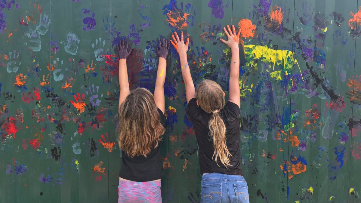 City of Edmonton (@cityofedmonton) on Twitter photo Green Shacks are back! 🎉
From Jul 2–Aug 21, join us in parks across Edmonton for free games, crafts & outdoor fun for kids 6–12 (all are welcome!).
🎶 Bonus: Free concerts with <a href="/artsedmonton/">EdmontonArtsCouncil</a>!
No registration needed, just drop in.
📍edmonton.ca/GreenShacks Green Shacks are back! 🎉
From Jul 2–Aug 21, join us in parks across Edmonton for free games, crafts & outdoor fun for kids 6–12 (all are welcome!).
🎶 Bonus: Free concerts with <a href="/artsedmonton/">EdmontonArtsCouncil</a>!
No registration needed, just drop in.
📍edmonton.ca/GreenShacks