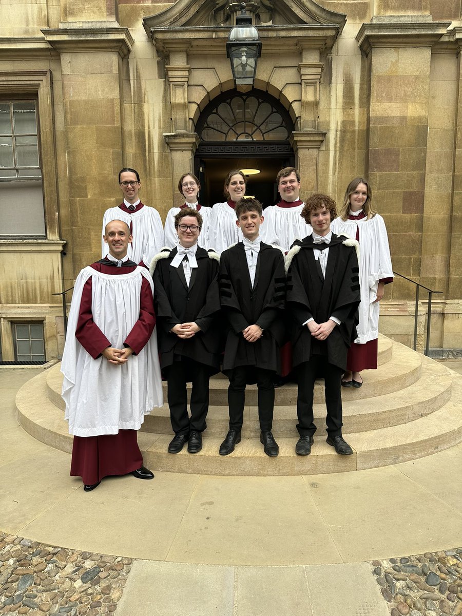 Many congratulations to all at today’s Graduation Day! And a big thanks 🤗 to our leavers Zac, Jess, Doraly, Phillip, Laura, Daniel, James, Raphael, and (in absentia) Mary and Sara. Tomorrow we all head to Rome for our debut at Santa Maria Maggiore on Friday evening! 🇮🇹