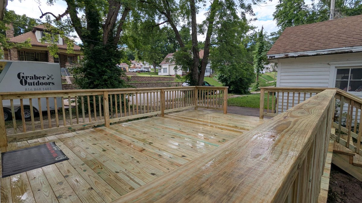 Outdoor_Graber's tweet photo. ✨ Beautiful Treated Wood Deck ✨ 

🔨 Built to last &amp; ready for years of outdoor memories.
 ❤️ Loving the natural grain showing off that organic beauty. 🍃

 Perfect for summer BBQs, cozy mornings &amp; everything in between. 🍔🌭

#DeckGoals #SummerVibes #TreatedWood #OutdoorLiving https://t.co/NDDjLsrTyS