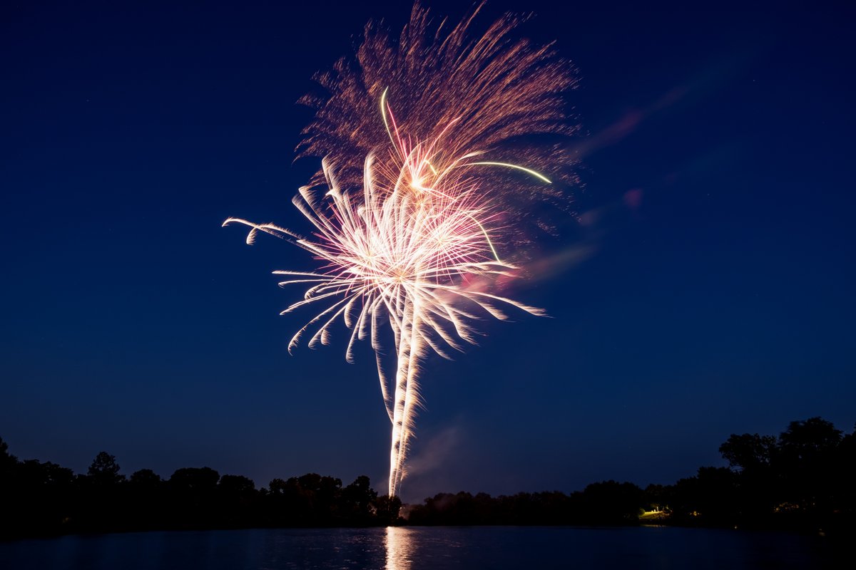 🎆 Fireworks are prohibited in Columbia, and they cause thousands of fires every year.

Leave it to the pros and join us for Fire in the Sky at Stephens Lake Park!
🕡 Starts at 6:30 p.m. | 🎆 Show at 9 p.m.

Let’s celebrate the 4th safely, Columbia!