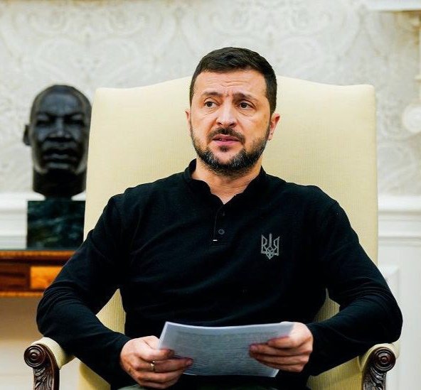 Megatron_ron's tweet photo. BREAKING:

🇺🇲 🇺🇦Trump violated the "mineral agreement" with Zelensky and stopped the weapons deliveries for Ukraine - White House confirms

White House confirms it has halted weapons that Ukraine was scheduled to receive, including PAC3 Patriots, 155mm artillery rounds, GMLRS, Stinger, AIM-7, and Hellfire missiles.

Most likely the weapons are heading to Israel.