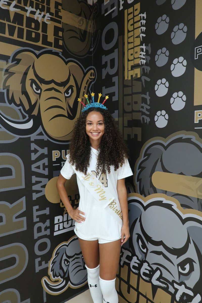 MastodonWSoccer's tweet image. Happy birthday to rising Sophomore forward @CyannRetzloff 🎂🎁🎉 We hope you have an amazing day!!!