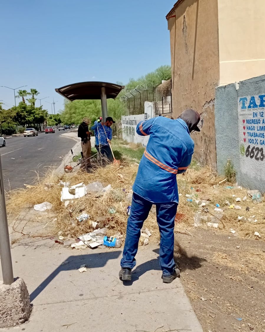¡El team anda con todo! 👊🏻
Miércoles de #Bulevareando por el Portillo. 👷🏻‍♂️

Tu también cuida los espacios y deposita la basura en su lugar. 🚮