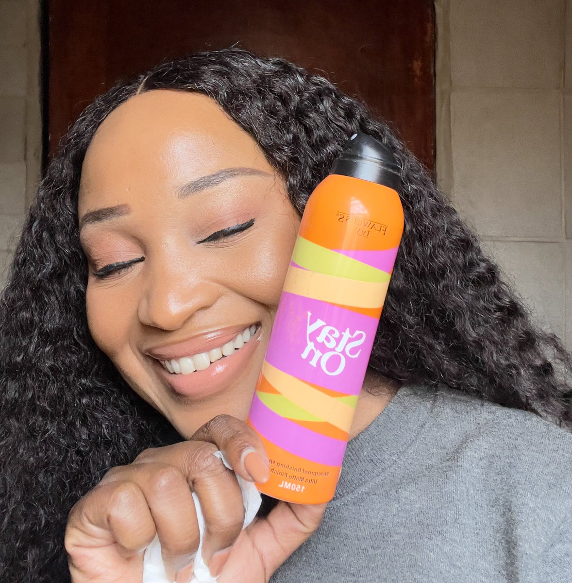 nonitheotiginal's tweet image. Hi everybody I am selling the Stayon makeup fixing spray.
Yes , the one popular on TikTok ❤️
You can watch the video, to see how it works 😘
Please place your orders on 0767337906
The spray is R120 and R50 delivery via Paxi(Pep) and Pudo (courier guy box)